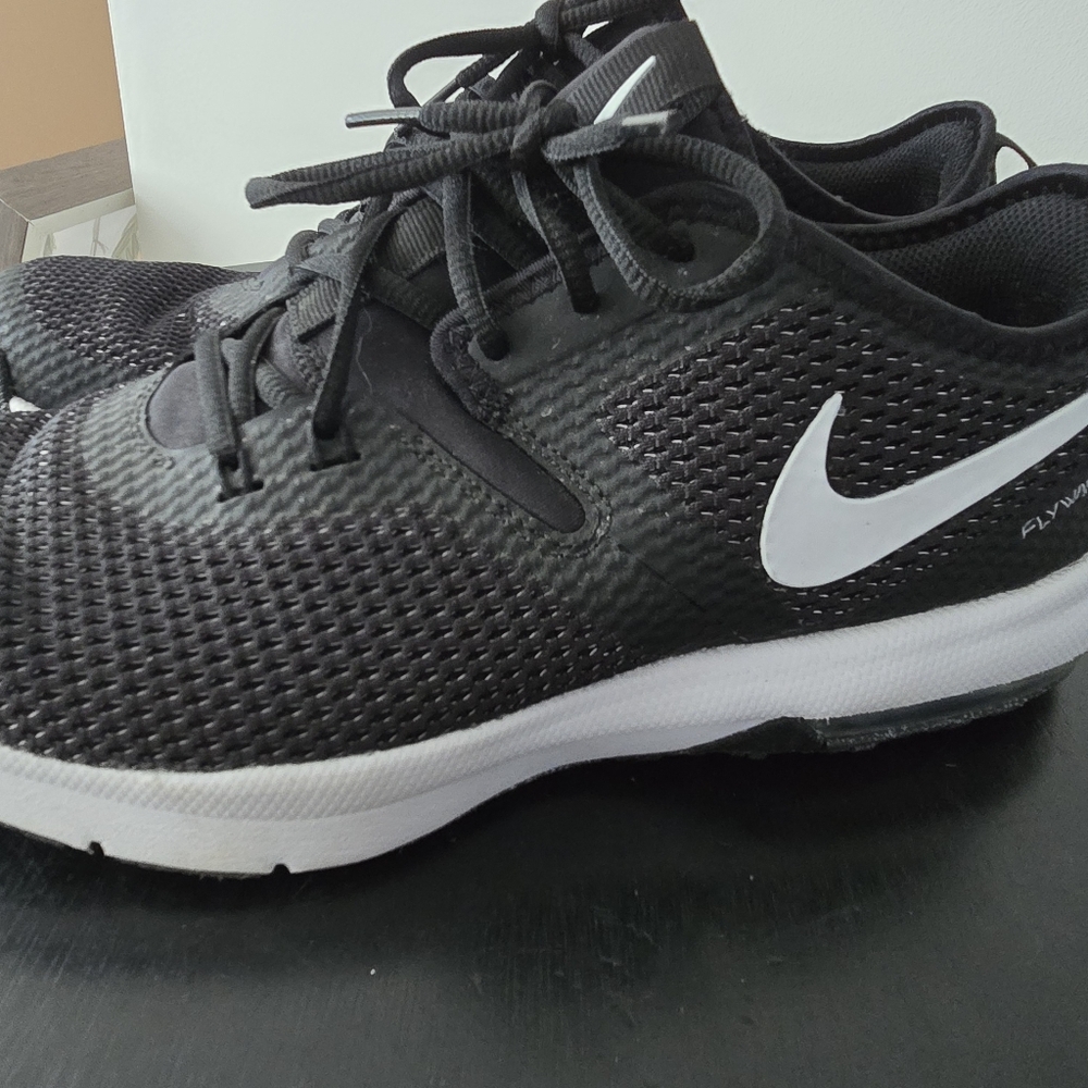 Nike Men's Black and White Running Shoes